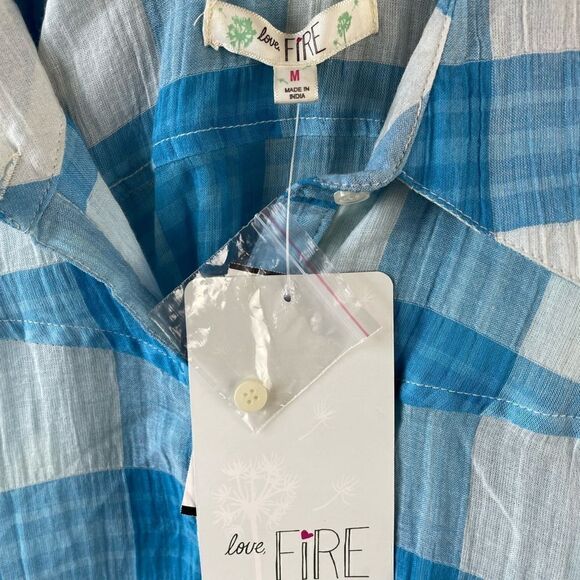 NWT Love Fire Button Down Blue and White Top Size M - Picture 7 of 8